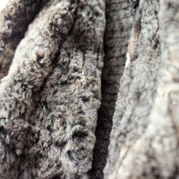 Dolce Cabo asymmetrical faux fur vest - Picture 4 of 10